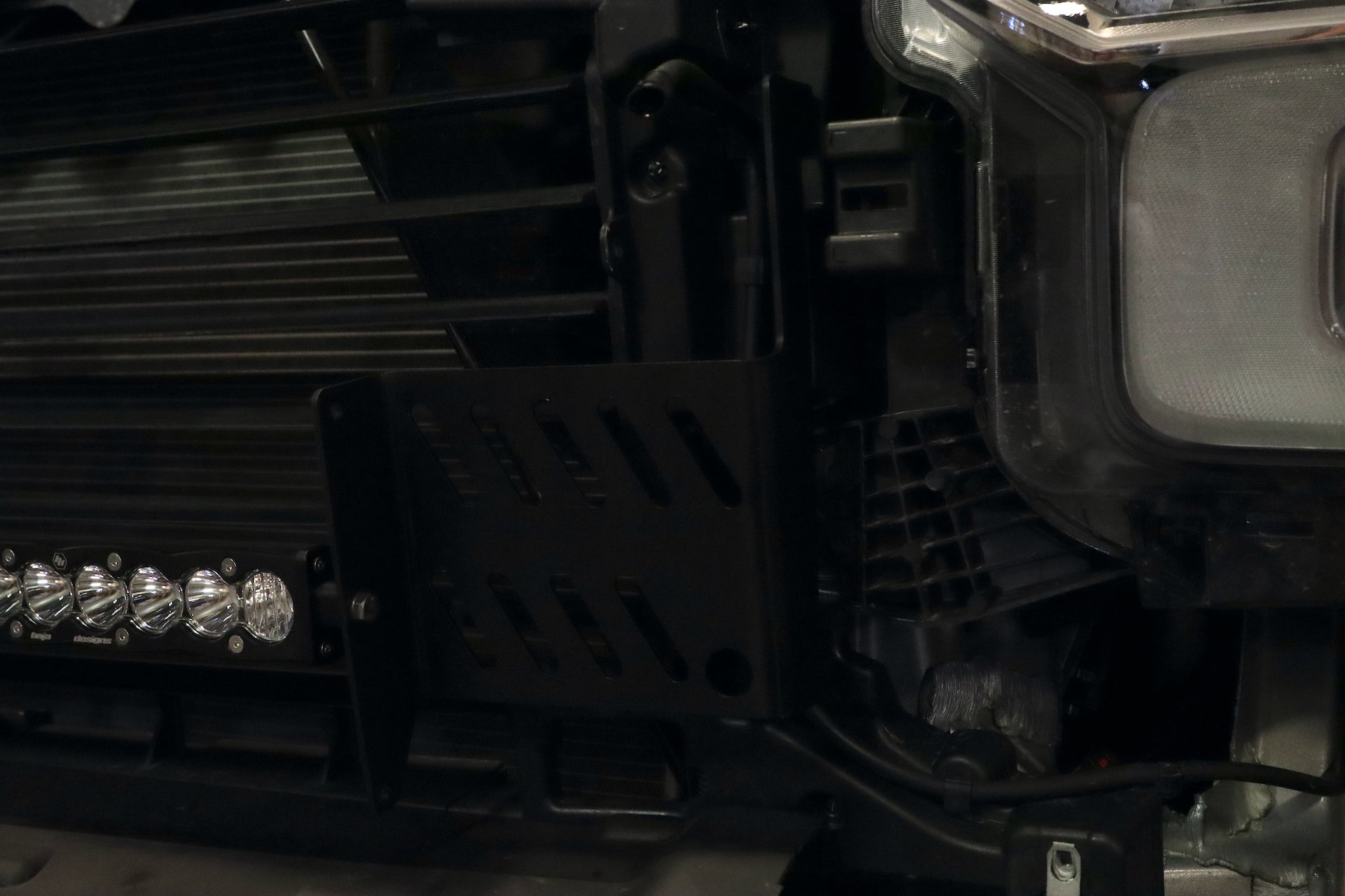 CHEVY 1500 HIDDEN LIGHT BAR MOUNTS BEHIND GRILLE