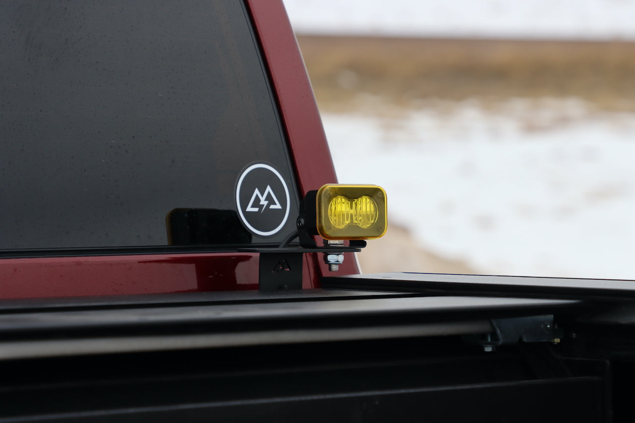 universal bracket for chase lights